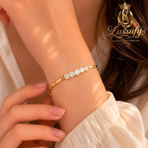 Lussufy Diamond Bar Bracelet